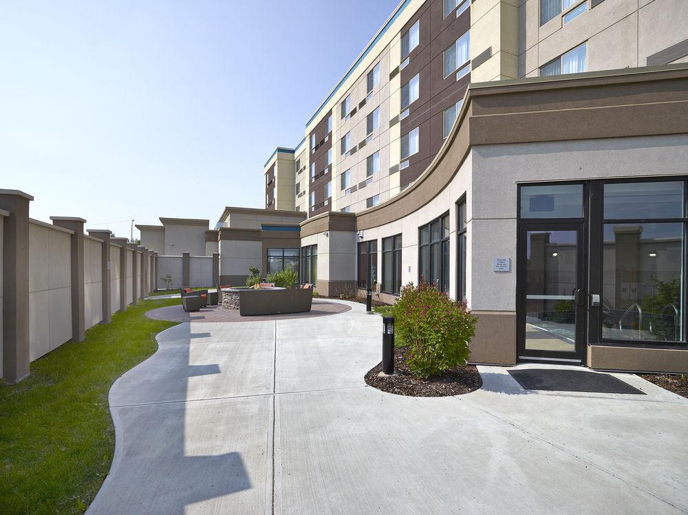 Courtyard By Marriott Edmonton West Hotel Exterior foto