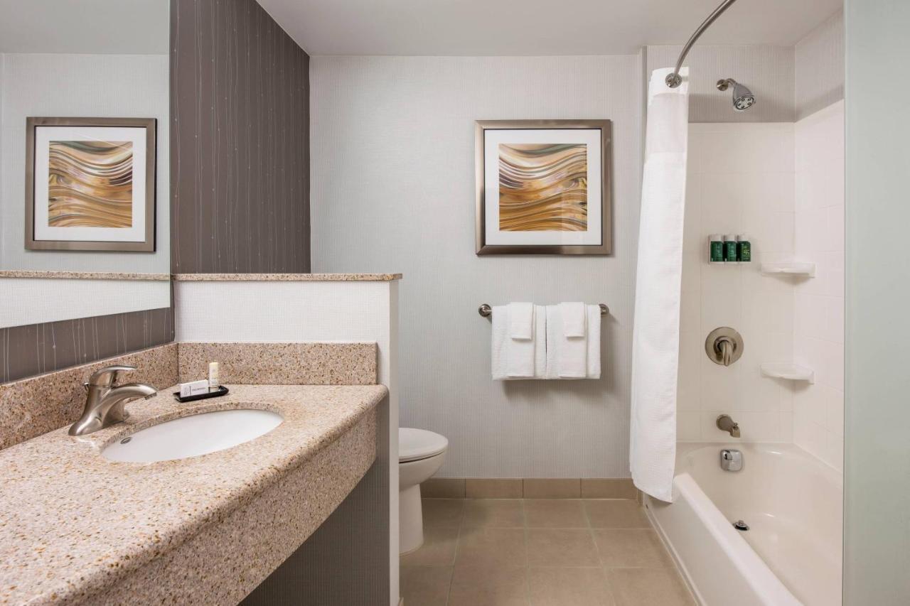 Courtyard By Marriott Edmonton West Hotel Exterior foto