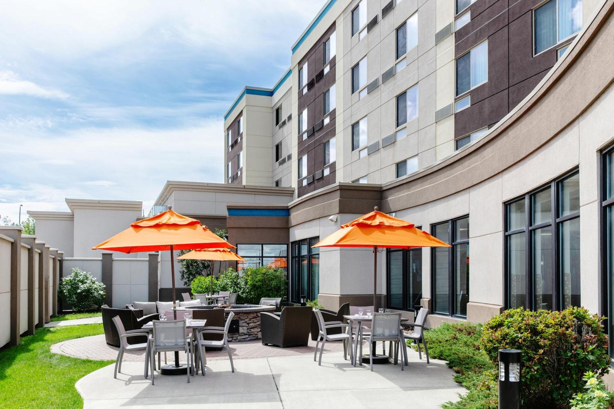 Courtyard By Marriott Edmonton West Hotel Exterior foto