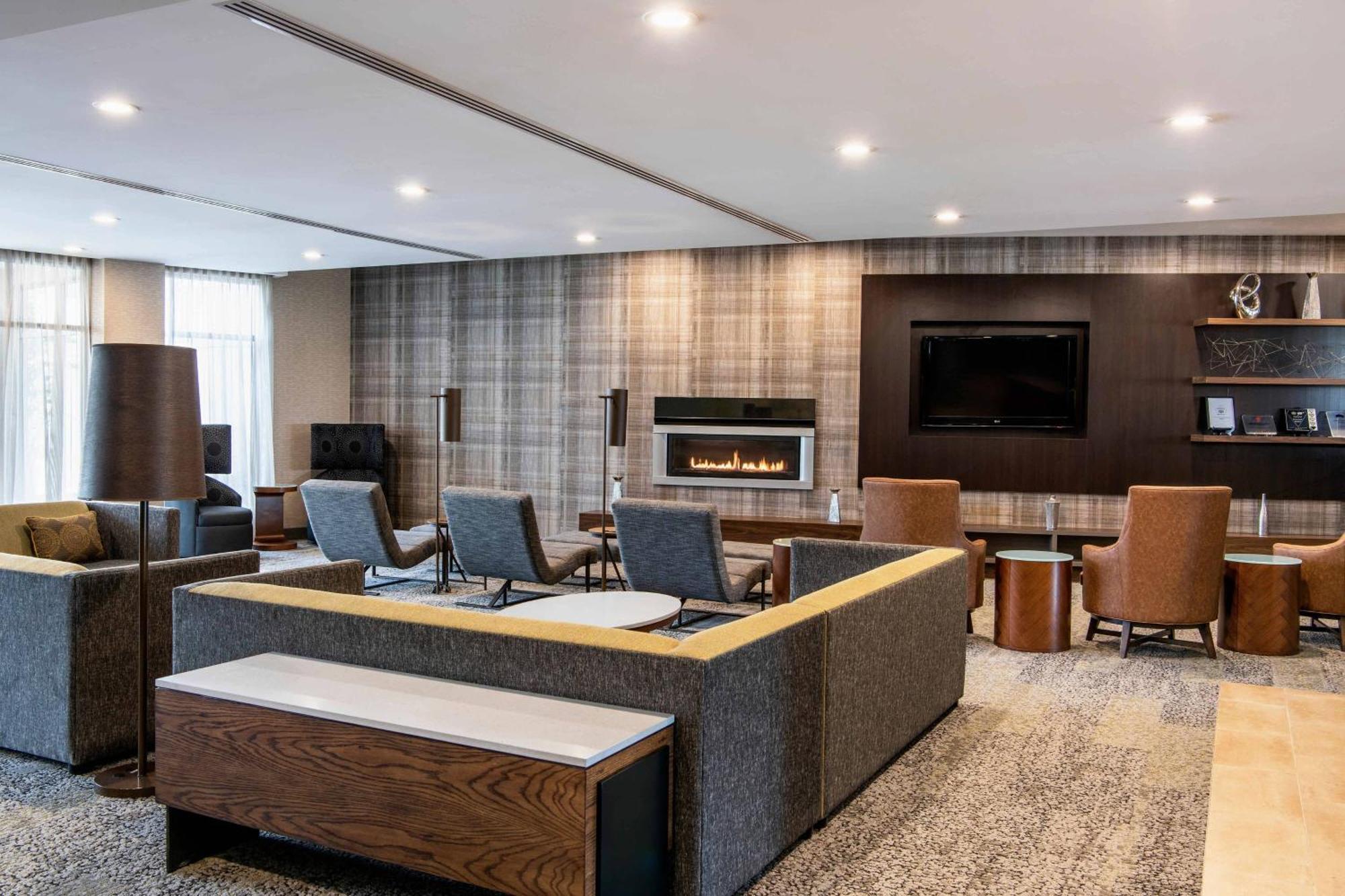 Courtyard By Marriott Edmonton West Hotel Exterior foto