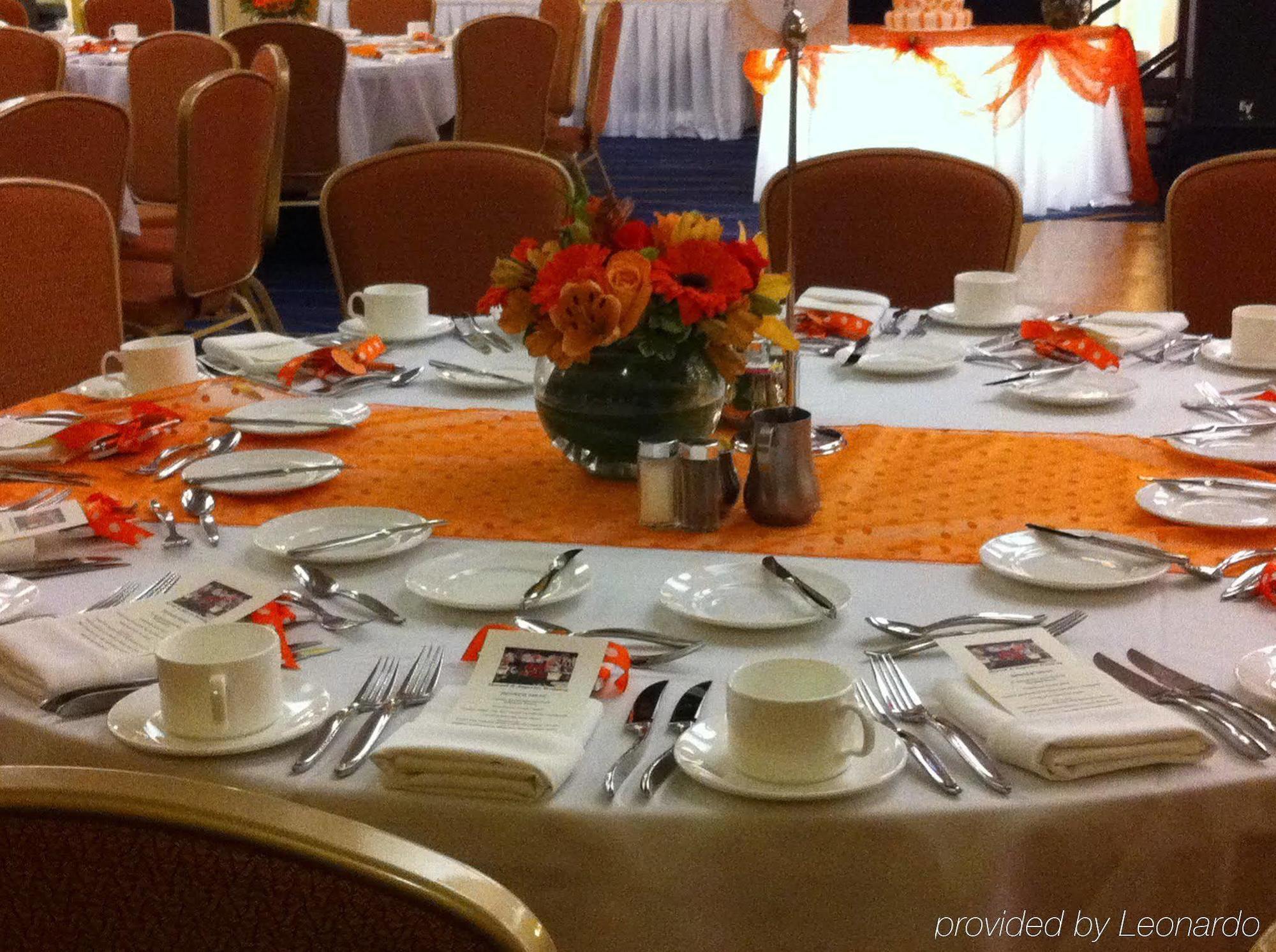 Courtyard By Marriott Edmonton West Hotel Restaurante foto